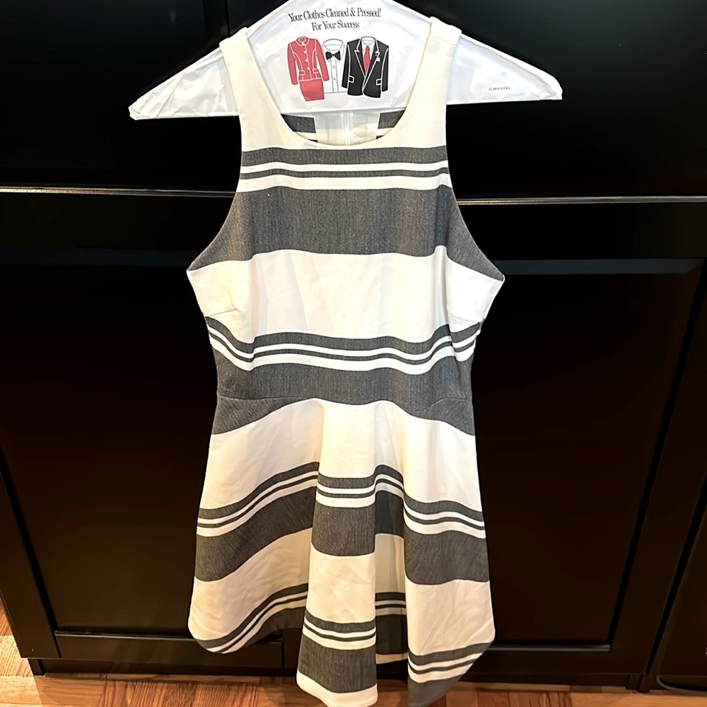 Elizabeth and James dress.  Gray and cream color.  Size 4